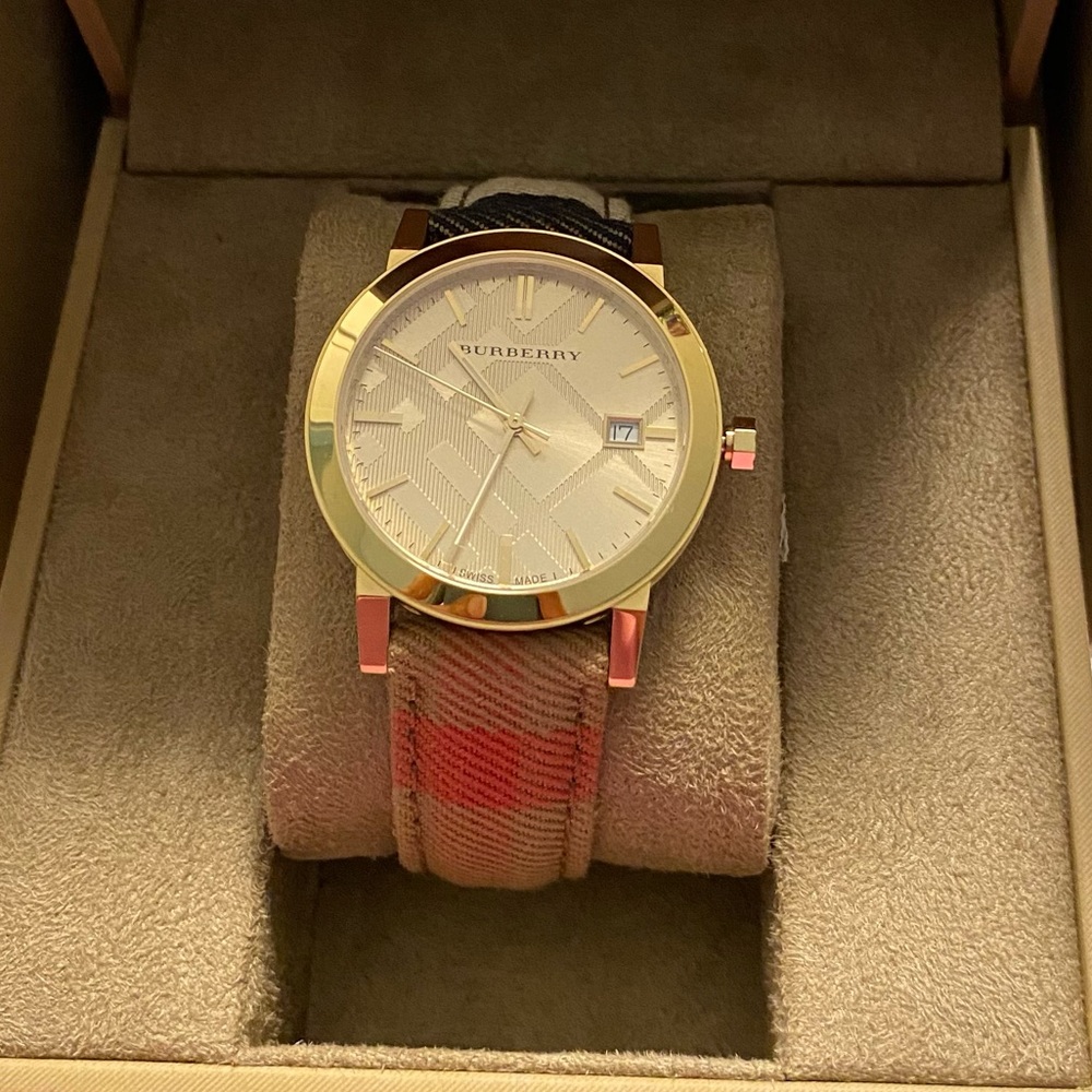 BURBERRY UNISEX WATCH !!!